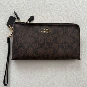 Coach wristlet wallet